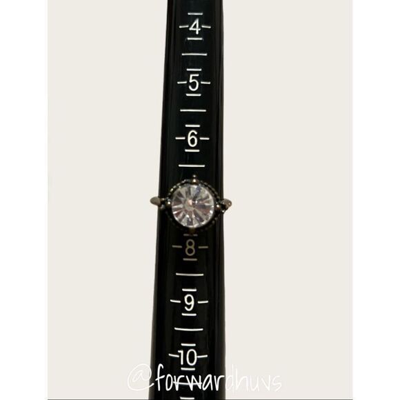 Bundle Sale 3 for $15 | Chic Size 7 Fashion Ring - Picture 3 of 9